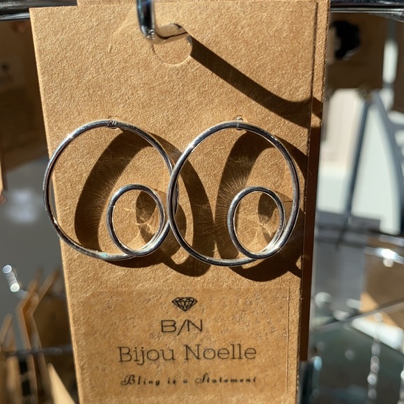 New Silver Geometric Circle Loop Stud 1.5 Inch - Picture 3 of 3